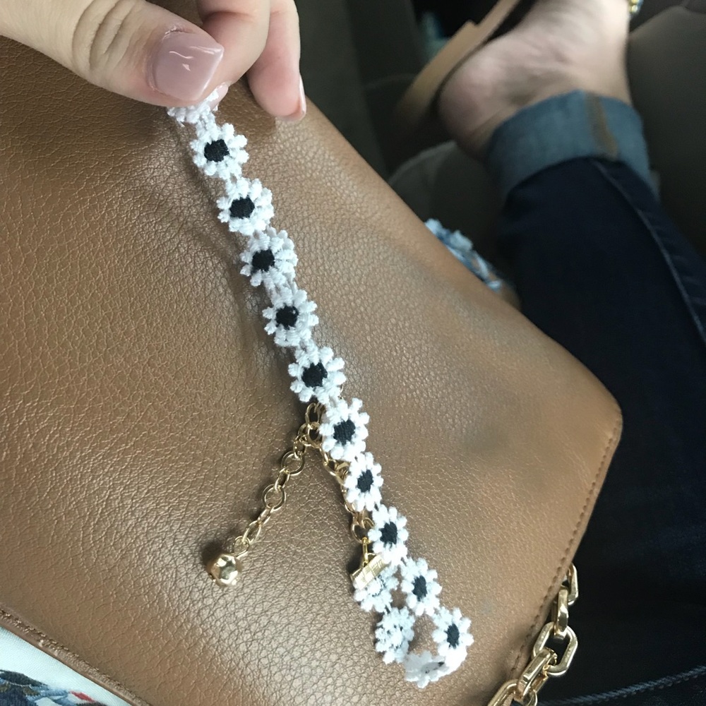 Daisy Choker